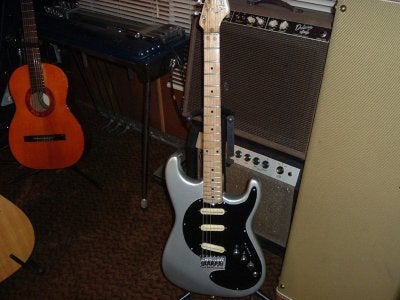 Silver Strat 5.jpg